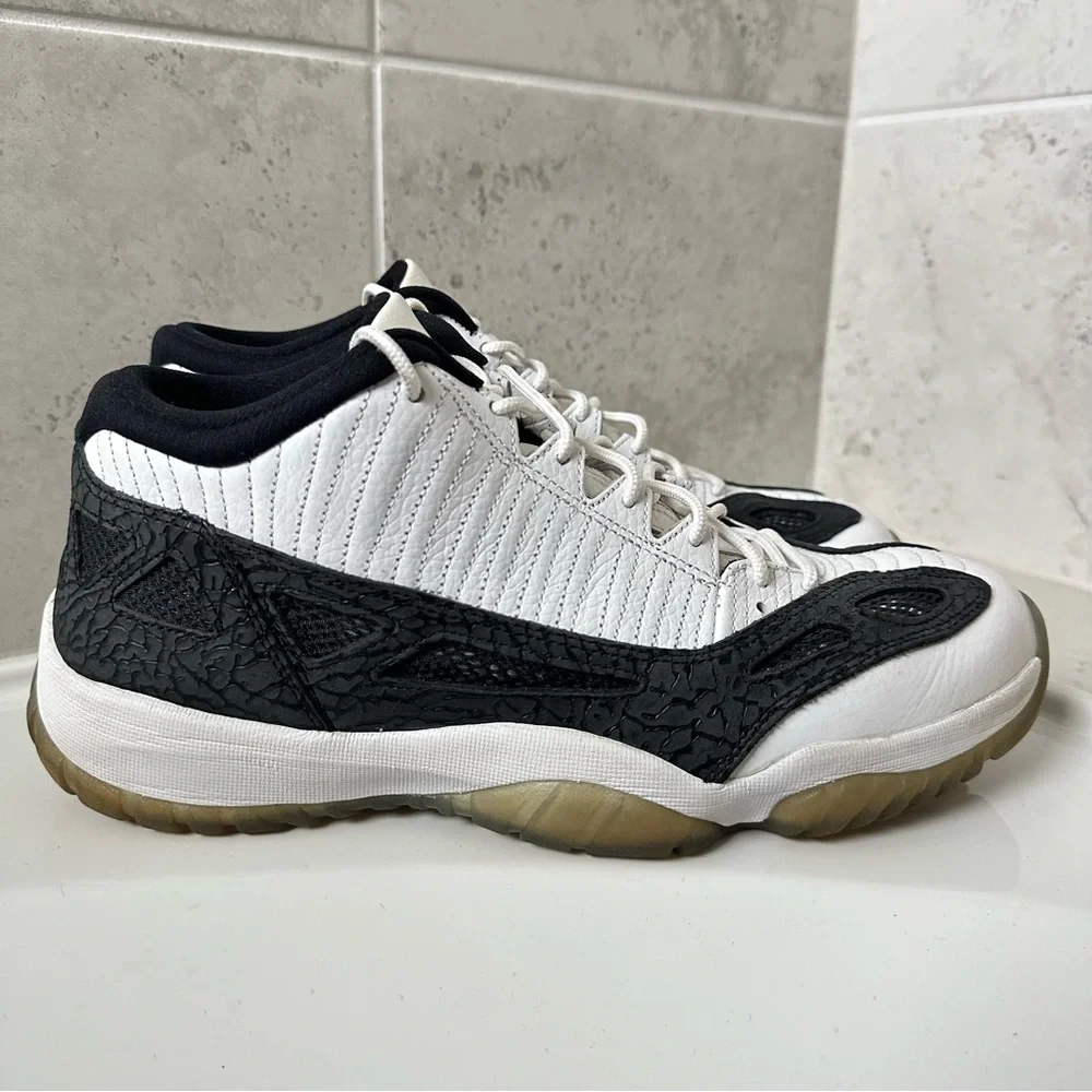 Nike Air Jordan 11 XI Retro Sneaker Size 11.5 Men